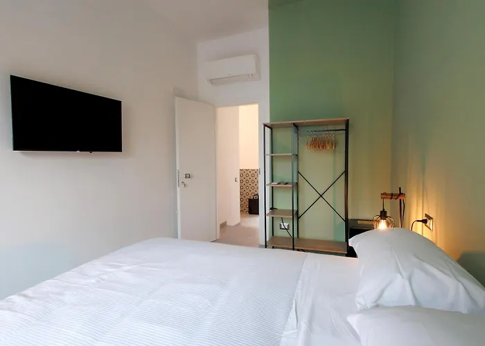 Yourban Hub 3* Neapol